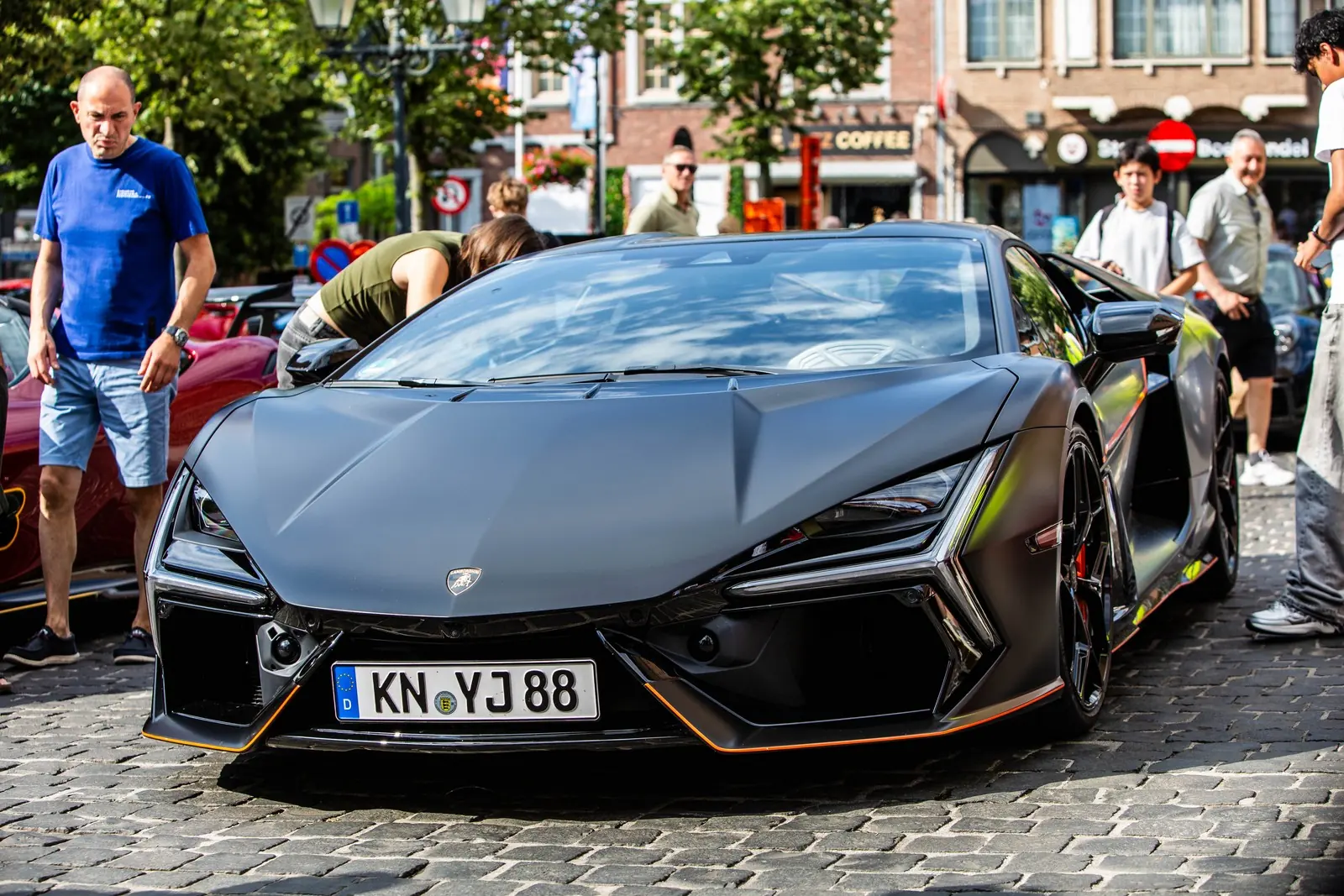 Lamborghini Revuelto