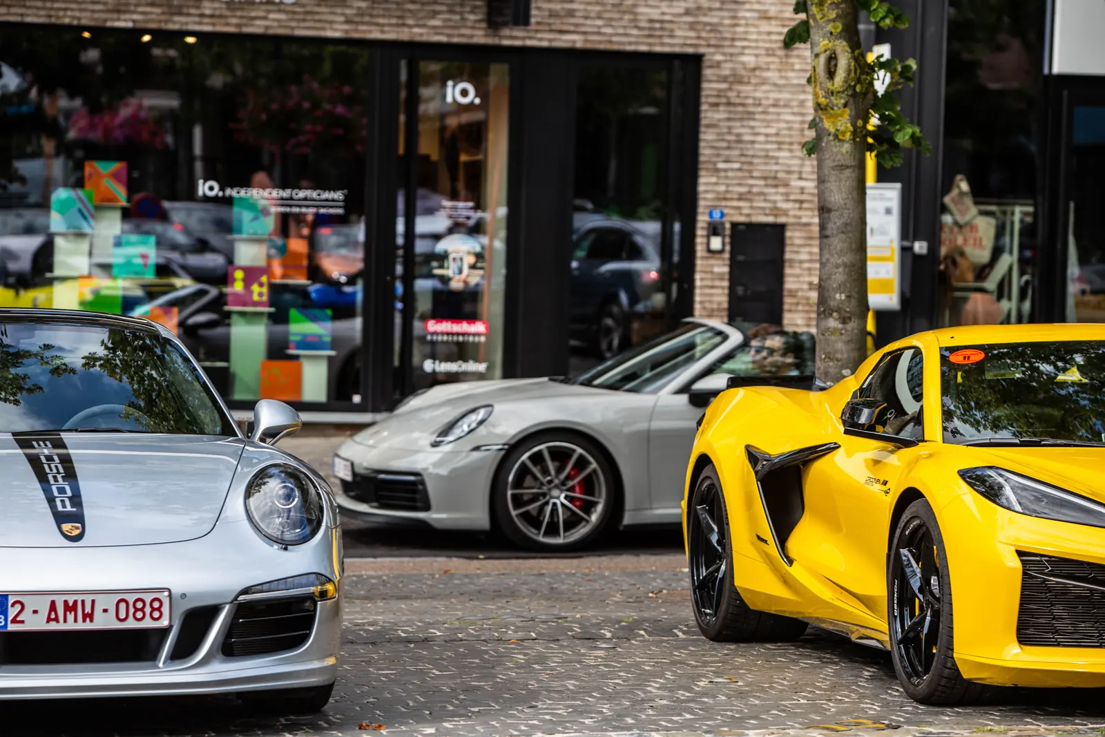 Porsche 911 Carrera Cabriolet van achteren